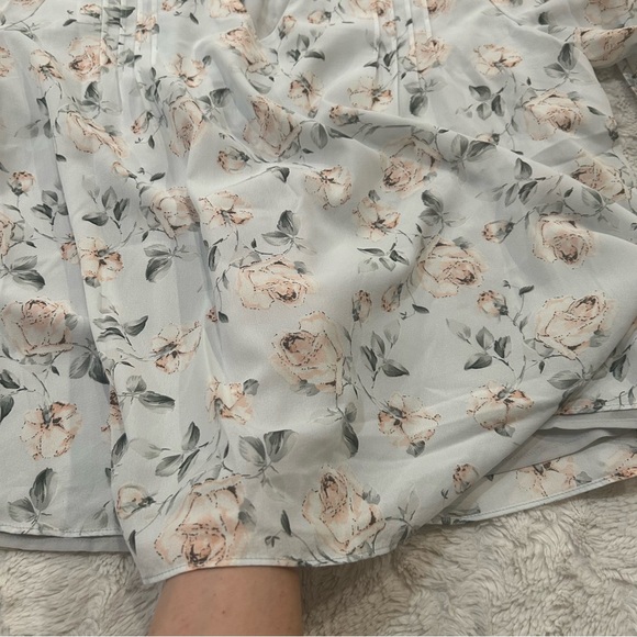 NWT Skies Are Blue - Jacquelin Pin Tuck Detail Floral Rose Blouse Light Grey XXL - Picture 6 of 13